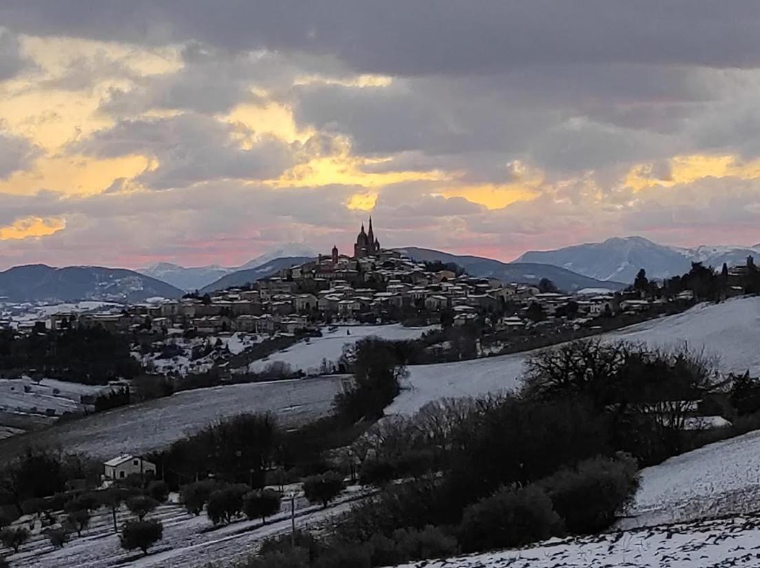 Casa Vacanze Angelica Ostra Vetere Bagian luar foto