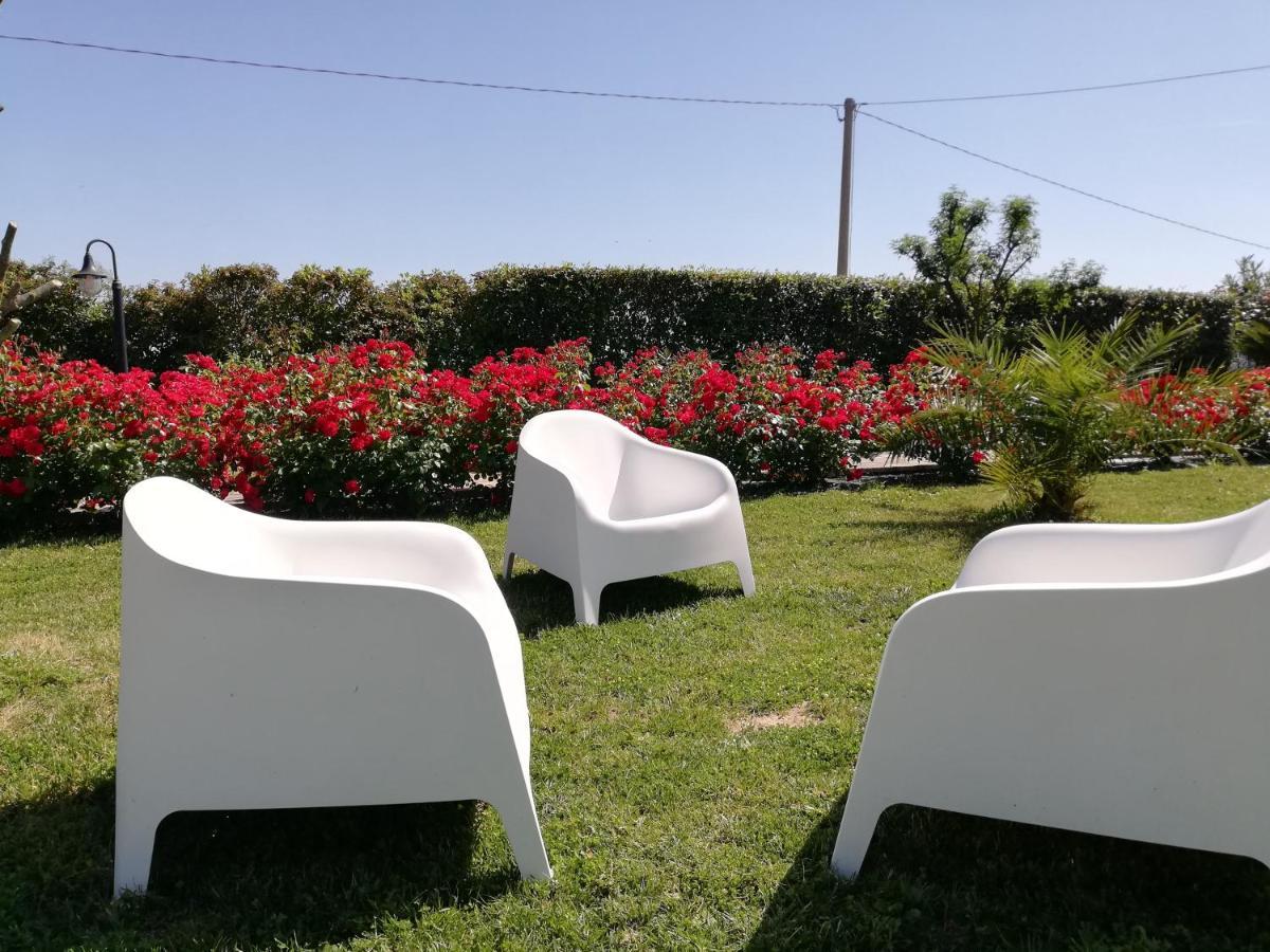 Casa Vacanze Angelica Ostra Vetere Bagian luar foto