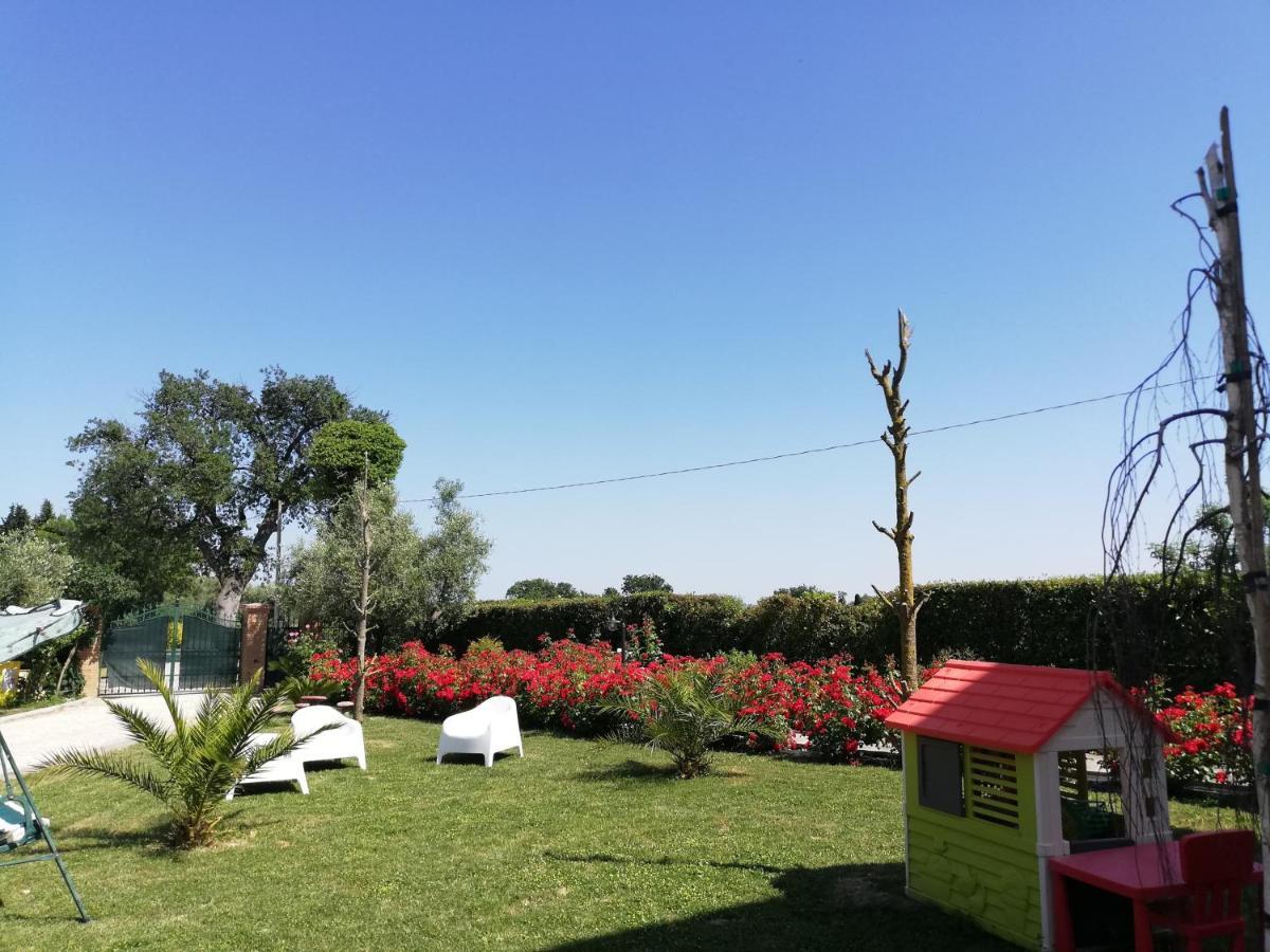 Casa Vacanze Angelica Ostra Vetere Bagian luar foto