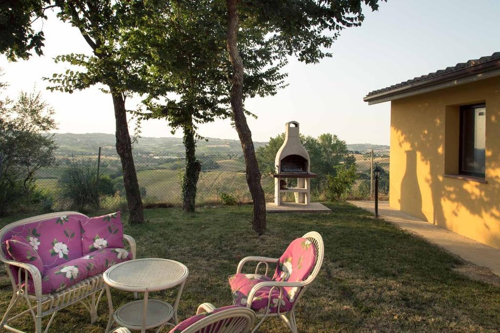 Casa Vacanze Angelica Ostra Vetere Bagian luar foto